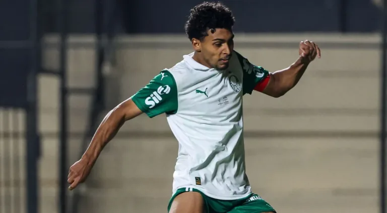 VÍDEO: Torcida do Flamengo provoca jogador do Palmeiras que sofreu racismo durante pênalti: "Chorão"