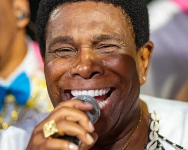 Neguinho da Beija-Flor vai ajudar a escolher seu sucessor