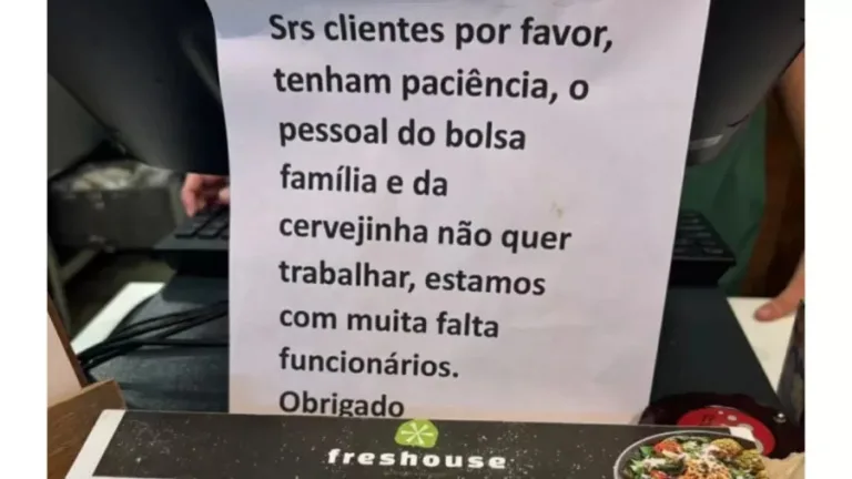 Restaurante em SP exibe aviso culpando "pessoal do Bolsa Família" por falta de funcionários