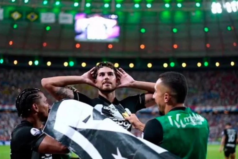 Ceará é bicampeão estadual invicto após empate com o Fortaleza