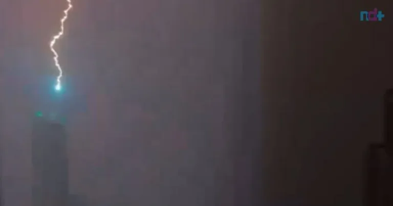 Vídeo flagra momento em que maior residencial do Brasil é atingido por raio, em Balneário Camboriú.