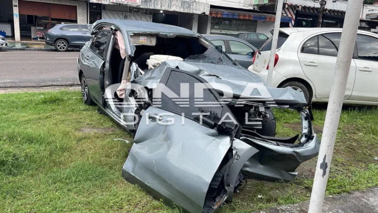 Velozes e atrapalhados: Suspeitos são presos após capotar carro durante fuga em Manaus