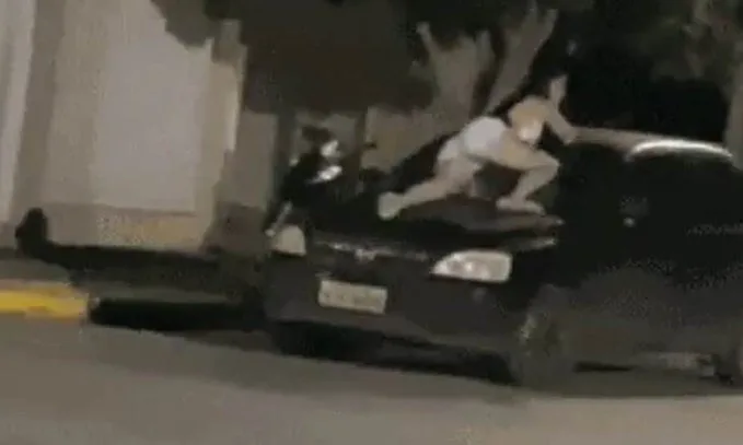 VÍDEO: Após agressões, mulher sobe em parabrisa de carro para impedir marido de fugir com a filha