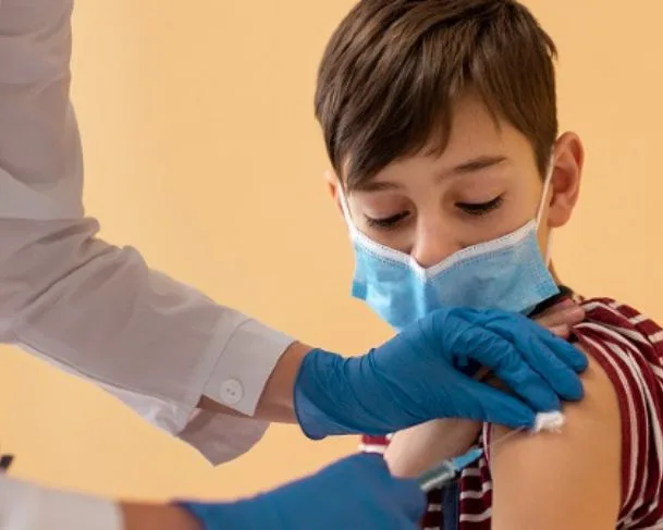 STJ determina multa para pais que não vacinarem os filhos contra covid