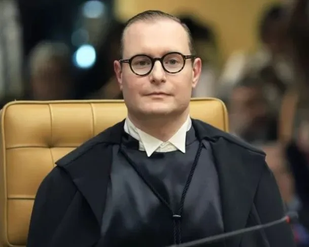 Cristiano Zanin marca julgamento de denúncia contra Bolsonaro para o dia 25 de março Cristiano Zanin marca julgamento de denúncia contra Bolsonaro para o dia 25 de março