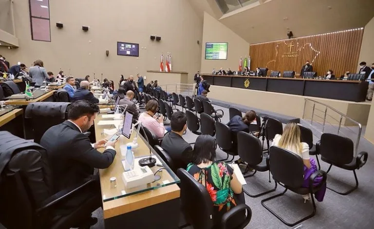 Eleições 2026: Pesquisa revela os 36 nomes mais lembrados para deputado estadual no Amazonas