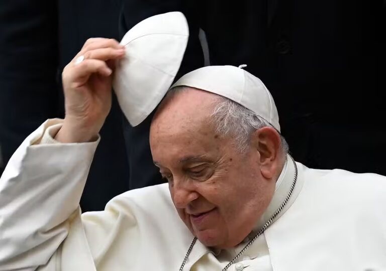 Prefeito de Manaus decreta luto de 3 dias pela morte do Papa Francisco