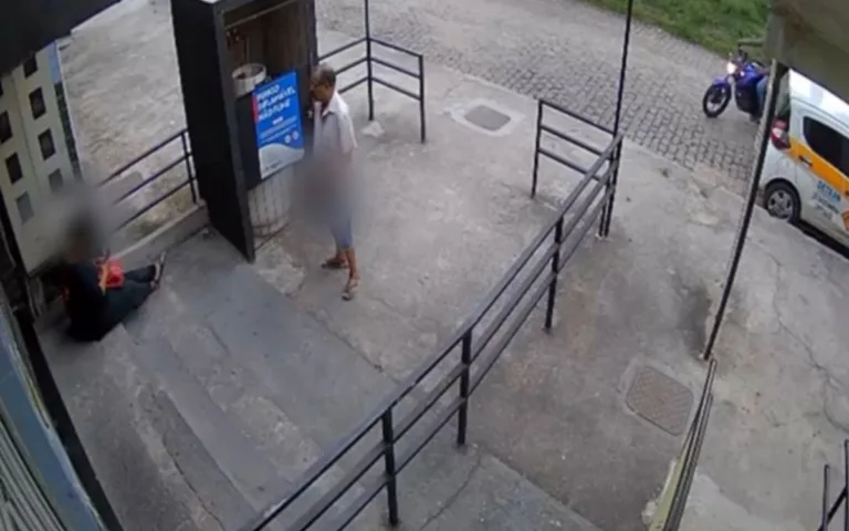 Vídeo: idoso é flagrado se masturbando na frente de mulher em Campo Grande Vídeo: idoso é flagrado se masturbando na frente de mulher em Campo Grande