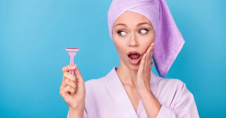 Raspar pelos com lâminas escurece a axila? Veja o que diz site especialista
