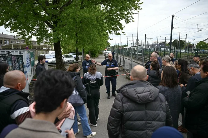 VÍDEO: Ataque a faca em escola deixa um morto e 3 feridos na França