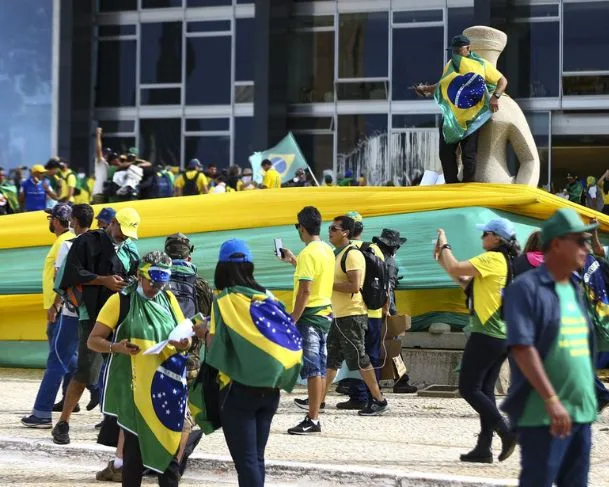 Governo articula plano de anistia