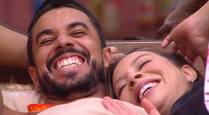 "Estamos nos conhecendo", diz Renata sobre relacionamento com Maike após o BBB 25