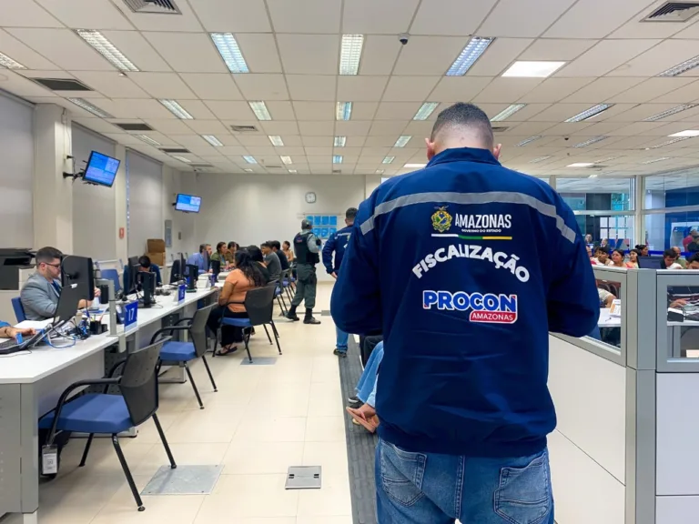 Agência da Caixa Econômica é autuada por descumprimento da Lei das Filas em Manaus