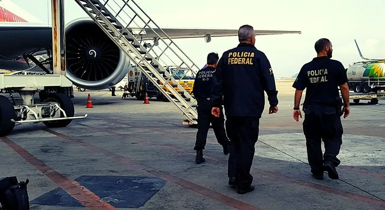 Passageiro é preso suspeito de assediar mulher durante voo à Macapá
