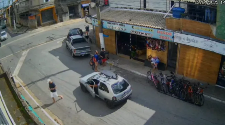 VÍDEO: Discussão termina em assassinato dentro de bicicletaria em SP