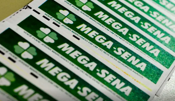 Mega-Sena pode pagar R$ 55 milhões neste sábado (16/8)