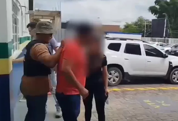 Professor é preso por oferecer dinheiro para estuprar alunas de 8 anos em Manaus
