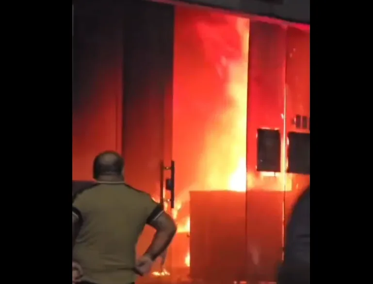 Supermercado pega fogo e causa pânico em moradores de Tefé