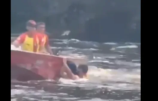 VÍDEO: Mulher é resgatada ao ser arrastada por correnteza em cachoeira no Amazonas