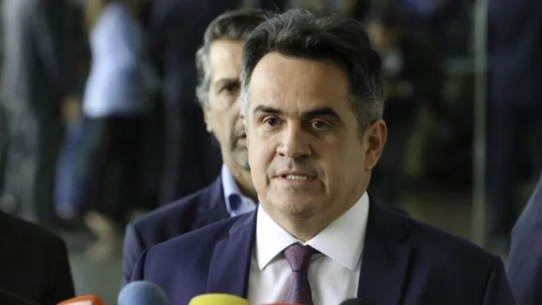 Investigação da PF que mira Ciro Nogueira aumenta pressão sobre o Centrão