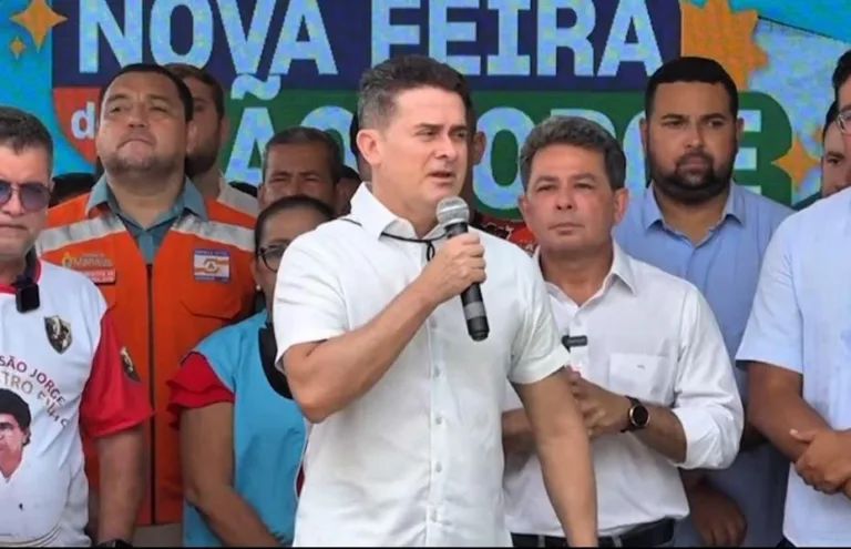 Em entrega de feiras, David Almeida exalta parceria com governo do Amazonas, mas evita citar Wilson