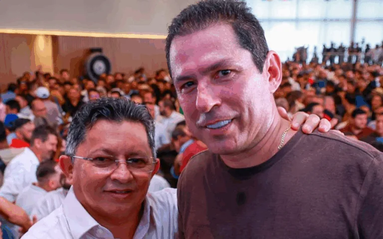 Líder do PT-AM, Sinésio Campos esteve no palanque de Omar junto com Marcelo Ramos que pode vir para o Senado - (Foto: Reprodução/Instagram).