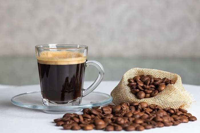 ‘Espresso Martini’: aprenda 3 versões do clássico coquetel com café