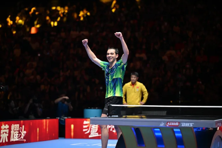 Após vencer sul-coreano, Hugo Calderano garante lugar no pódio do Mundial de Doha