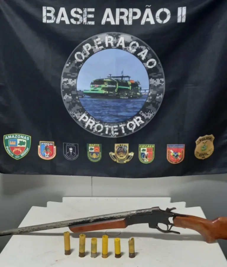 Arma e munições são apreendidos em sítio de piratas no Amazonas