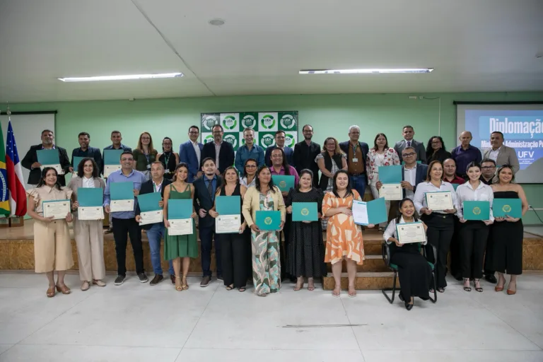 Capacitação de servidores: UEA forma segunda turma de mestrado em administração institucional