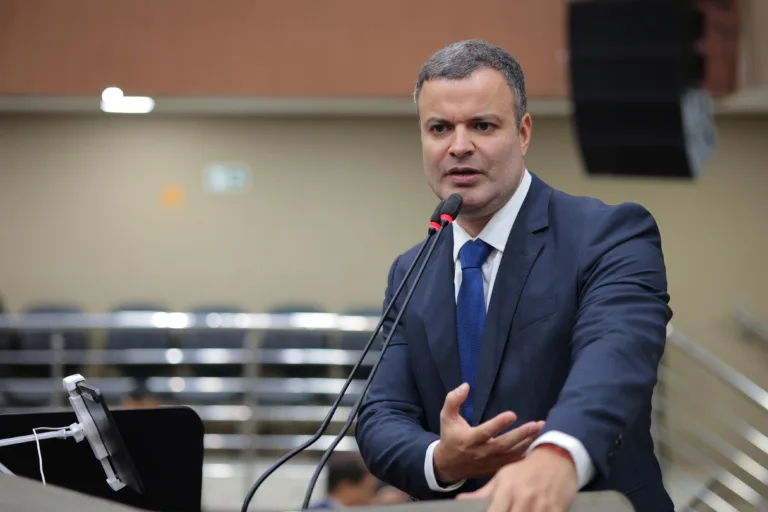 Vereador Rodrigo Sá dispara sobre obras da prefeitura: “São uma bela porcaria”