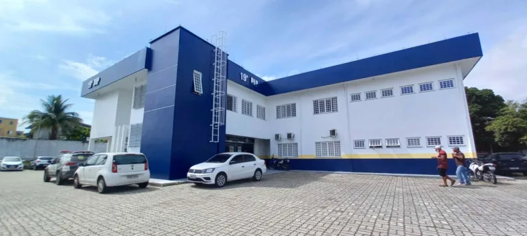 Condenada por assalto em terminal de ônibus é presa ao tentar registrar BO em delegacia de Manaus