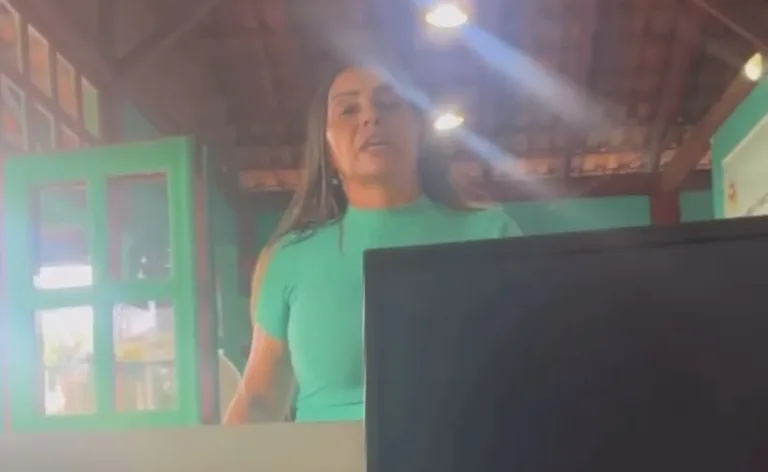 Irmã de ex-prefeito de Tabatinga causa barraco após mudança em secretaria: "Não me segura não"