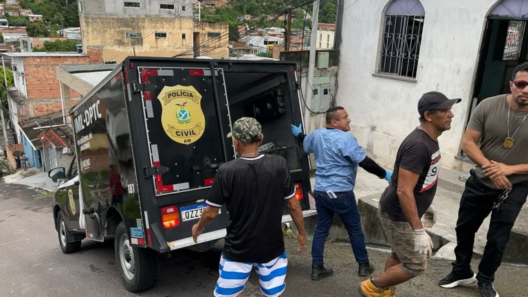 VÍDEO: Entregador é morto a facadas dentro de casa na zona norte de Manaus