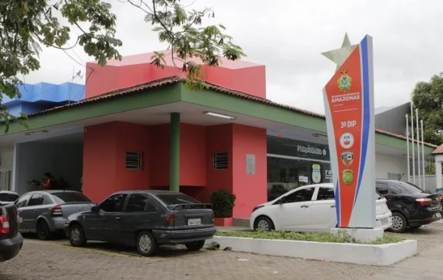 Dois homens são presos em Manaus após condenações por estupro e furto qualificado