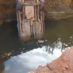 Carro caiu na ponte rompida