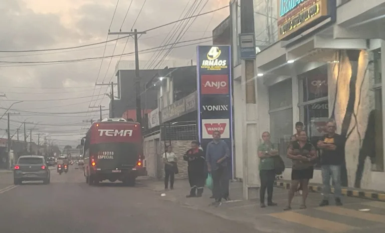 População é surpreendida com greve de ônibus em Manaus