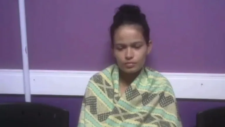 VÍDEO: Mãe que fingiu sequestro de recém-nascida conta detalhes de como matou criança: "Sufoquei com almofada"
