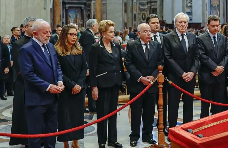 Lula chega à Roma para o velório do Papa Francisco; Janja e outras 18 pessoas fazem parte da comitiva