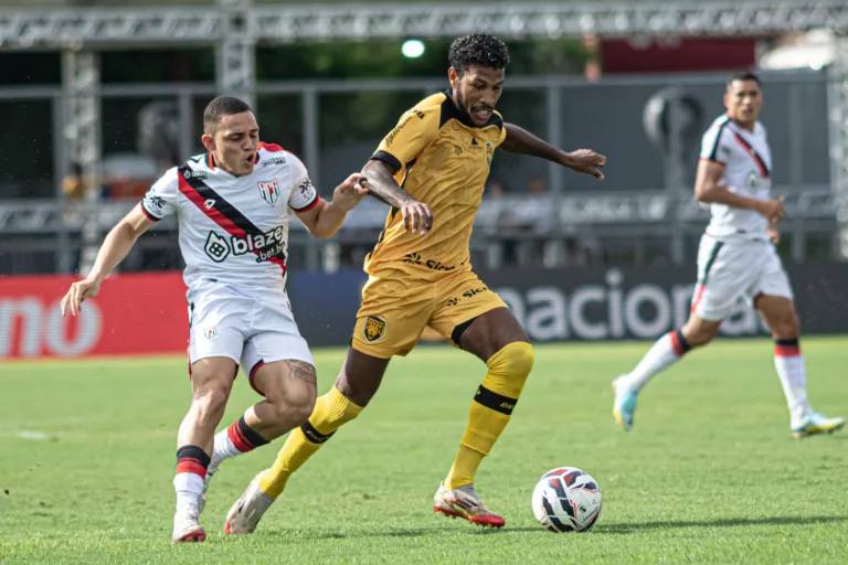 Amazonas empata em 1 a 1 com o Atlético-GO em Manaus
