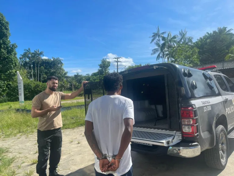 Homem é preso após ameaçar ex-companheira com faca e levar filho do casal à força em Tabatinga