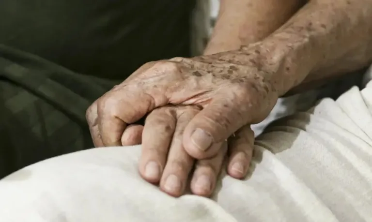 Anvisa aprova 1º medicamento que promete retardar Alzheimer