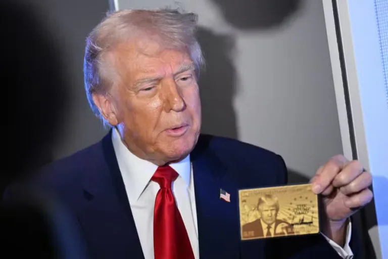Trump apresenta o "gold card", que dá cidadania americana e custa 5 milhões de dólares