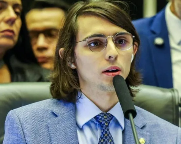 Amon Mandel oferece tv a seguidores - (Foto: Reprodução/Instagram).