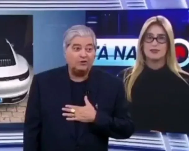 Datena comete gafe ao vivo