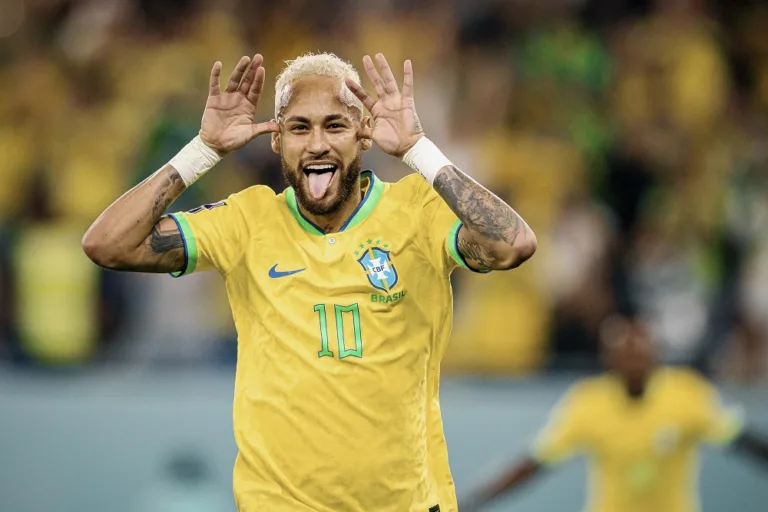 Neto critica ausência de Neymar no campo e jogador rebate: "Falastrão da tv brasileira"