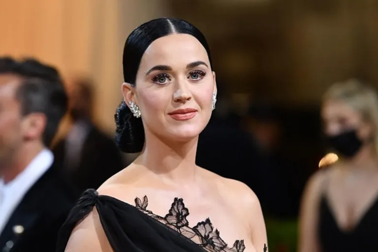 Katy Perry viaja ao espaço em voo exclusivo para mulheres (Foto: Reprodução/Internet).