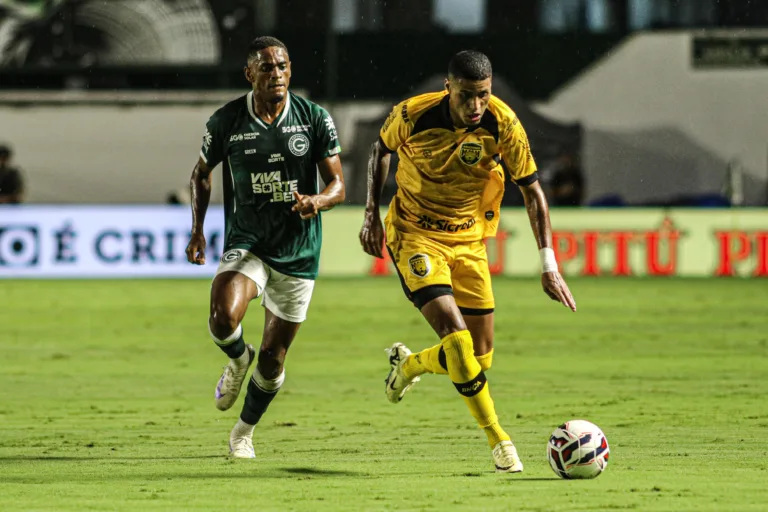 Amazonas sofre gol relâmpago e perde para o Goiás na estreia da Série B do Brasileiro