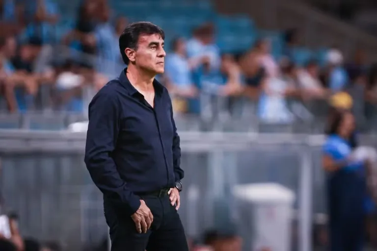 Após goleada para o Mirassol, Grêmio demite Gustavo Quinteros