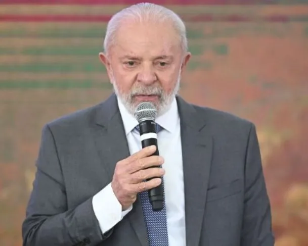 Lula diz que Brasil pode atravessar crise